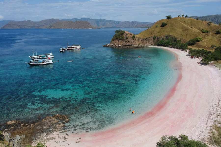 Indonesie Komodo Pink Beach roze strand 1